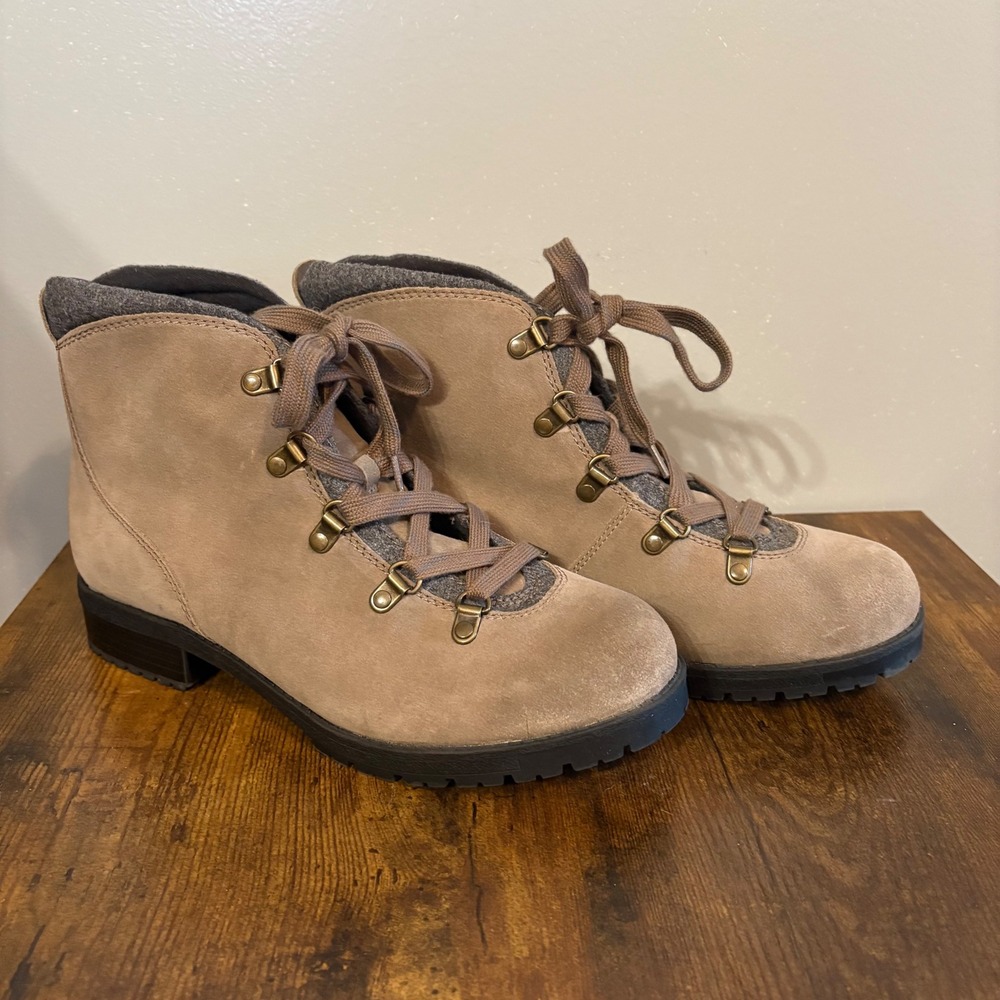 Clarks Collection Taupe Tan Suede Lace-Up Shoes Ankle Boots Grey Wool (Women 10)